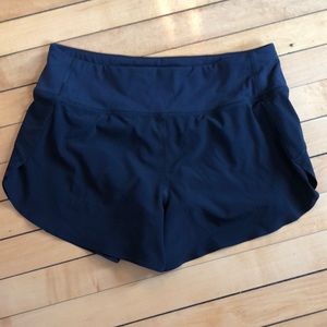 Athleta Womens Run with it short 3.5”
